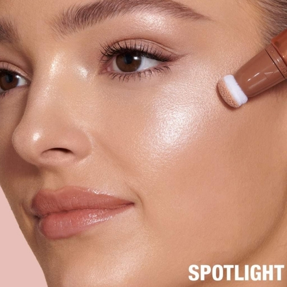 Charlotte Tilbury Disney 100 Beauty Light Wand Easy Highlighter: Spotlight, NIB - Picture 3 of 4